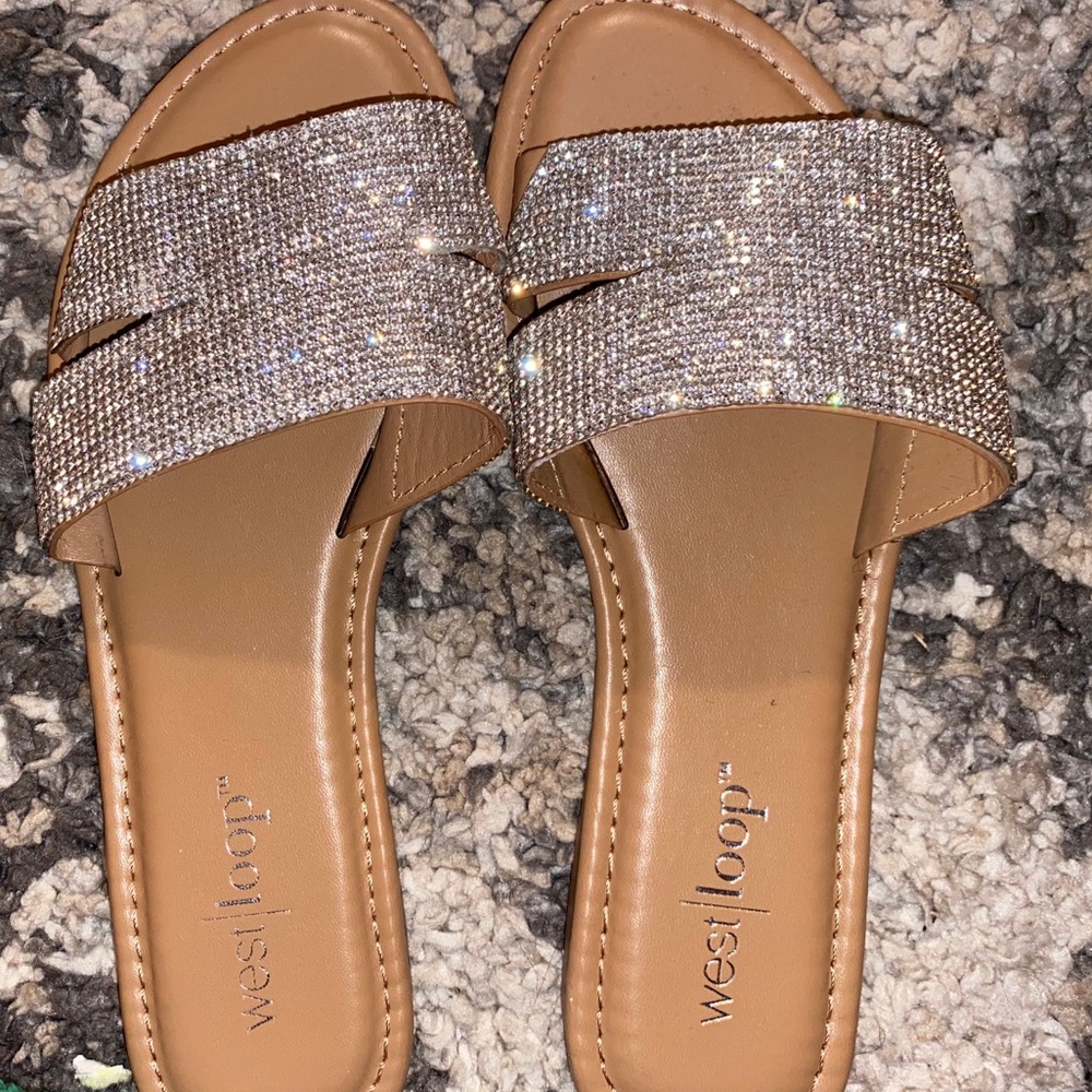 sandals - Picture 2 of 5